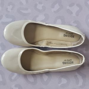 MOSSIMO patent leather nude color flats